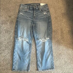 American Eagle Outfitters Women's Light Blue Ripped MOM Jeans NWT! Size 10 short